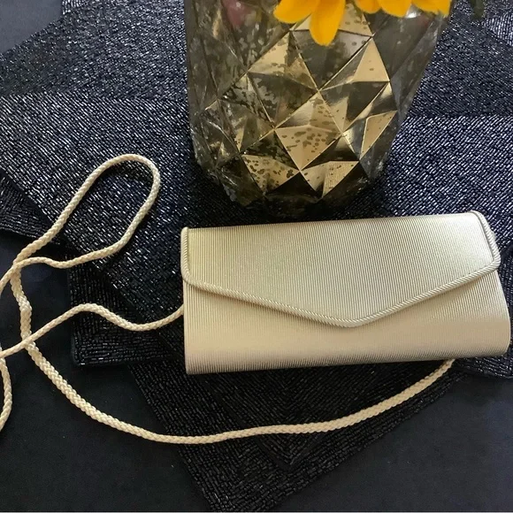 NWOT Gold Clutch Cord Convertible from Shoulder to Arm - Picture 3 of 5